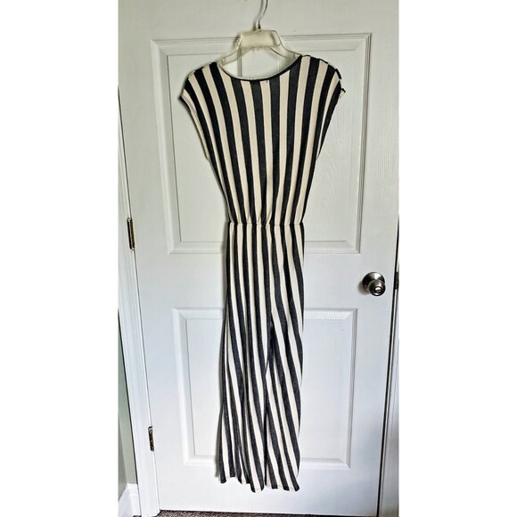 Acemi Striped Jumpsuit Cropped Leg Elastic At Waist Modesty Button At Chest - Picture 3 of 8